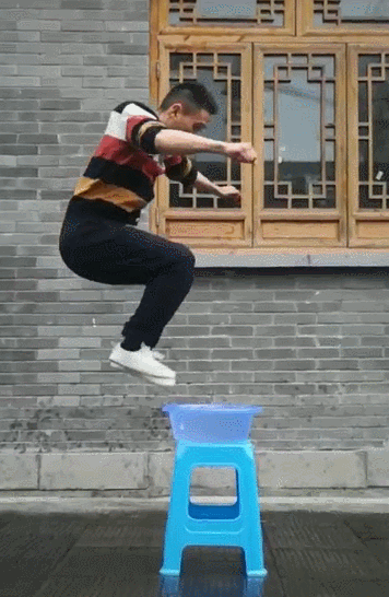 武术少年张成强挑战蜻蜓点水引热议