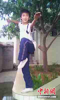 武术少年张成强挑战蜻蜓点水引热议