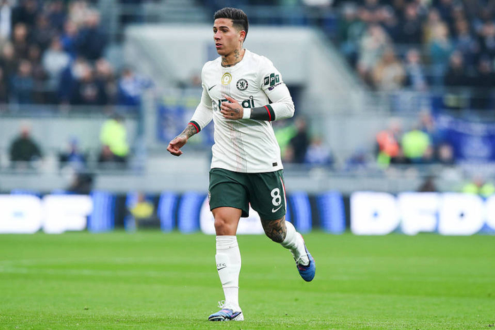 切尔西中场核心恩佐遭队友质疑，米克尔怒斥其