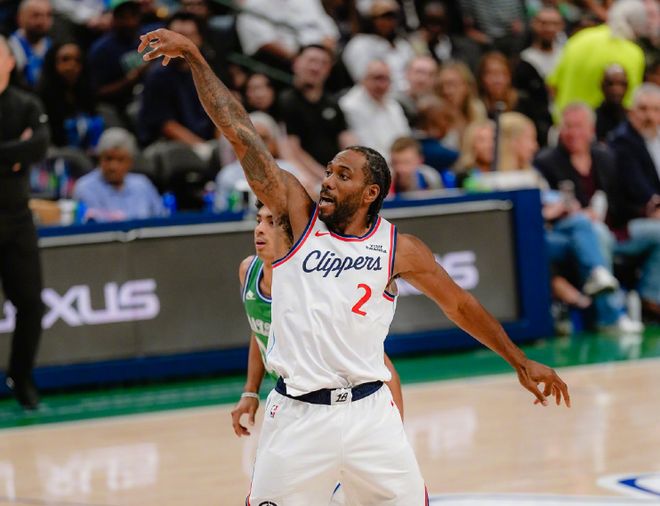 莱昂纳德复出率队逆转独行侠 加时赛终结四连败