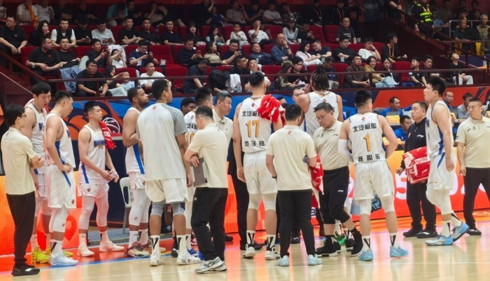 北京男篮力克山东豪取两连胜积分稳居第四