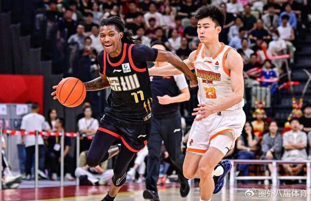深圳男篮客场力克新疆豪取十四连胜 史密斯三双