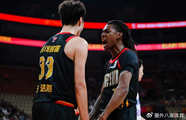 深圳男篮客场力克新疆豪取十四连胜 史密斯三双