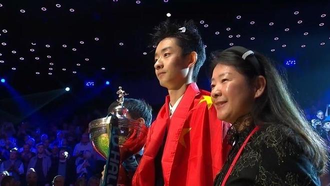 吴宜泽绝杀墨菲首夺世锦赛冠军感动全场